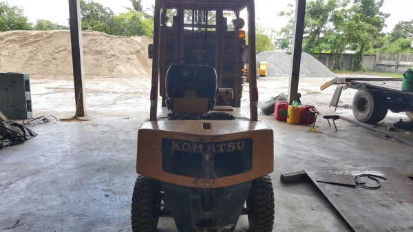 ขาย ฟอร์คลิฟต์ KOMATSU FG20-7 ยกได้ 2 ตัน ยกได้สูง 3 เมตร ซื้อเก่านอกมา เชื้อเพลิงเบนซิน รถพร้อมใช้งาน ราคาคุยได้ครับ