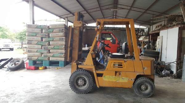 ขาย ฟอร์คลิฟต์ KOMATSU FG20-7 ยกได้ 2 ตัน ยกได้สูง 3 เมตร ซื้อเก่านอกมา เชื้อเพลิงเบนซิน รถพร้อมใช้งาน ราคาคุยได้ครับ