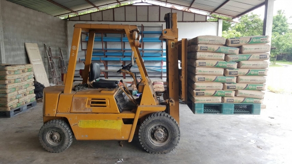 ขาย ฟอร์คลิฟต์ KOMATSU FG20-7 ยกได้ 2 ตัน ยกได้สูง 3 เมตร ซื้อเก่านอกมา เชื้อเพลิงเบนซิน รถพร้อมใช้งาน ราคาคุยได้ครับ