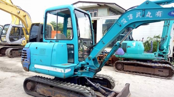 ขายรถขุด KUBOTA K035 มีหัวเก๋ง ใบแทรคหุ้มยาง