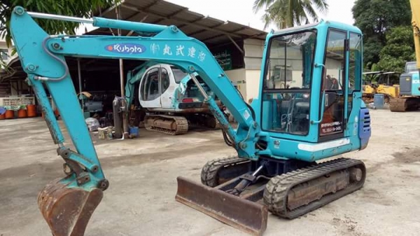 ขายรถขุด KUBOTA K035 มีหัวเก๋ง ใบแทรคหุ้มยาง