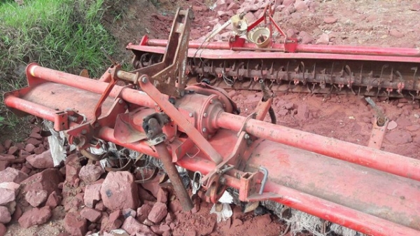 ขาย โรตารี พรวนดิน ตีดิน ขนาดใหญ่ และยาว มี  2 ตัว ยาว 2.85 และ 2.7 เมตร