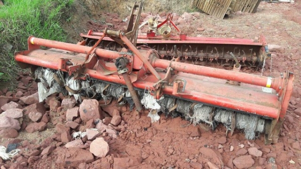 ขาย โรตารี พรวนดิน ตีดิน ขนาดใหญ่ และยาว มี  2 ตัว ยาว 2.85 และ 2.7 เมตร