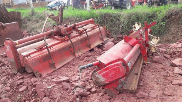 ขาย โรตารี พรวนดิน ตีดิน ขนาดใหญ่ และยาว มี  2 ตัว ยาว 2.85 และ 2.7 เมตร