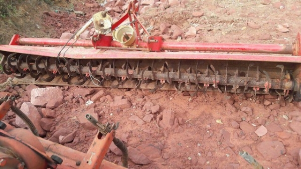 ขาย โรตารี พรวนดิน ตีดิน ขนาดใหญ่ และยาว มี  2 ตัว ยาว 2.85 และ 2.7 เมตร