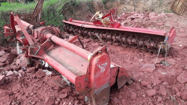 ขาย โรตารี พรวนดิน ตีดิน ขนาดใหญ่ และยาว มี  2 ตัว ยาว 2.85 และ 2.7 เมตร