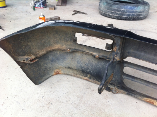 กันชนหน้า toyota LN106 LN111 LN100 แท้ติดรถ สภาพสวย ต้องเก็บสี  3000 บาท