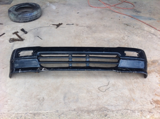 กันชนหน้า toyota LN106 LN111 LN100 แท้ติดรถ สภาพสวย ต้องเก็บสี  3000 บาท