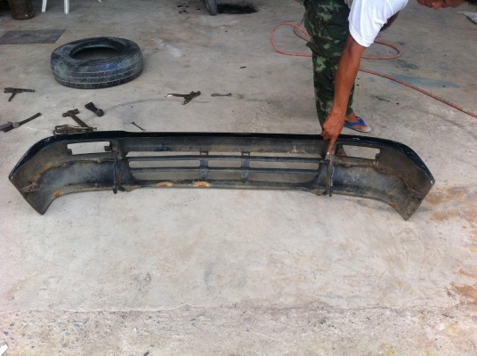 กันชนหน้า toyota LN106 LN111 LN100 แท้ติดรถ สภาพสวย ต้องเก็บสี  3000 บาท