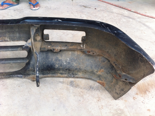 กันชนหน้า toyota LN106 LN111 LN100 แท้ติดรถ สภาพสวย ต้องเก็บสี  3000 บาท