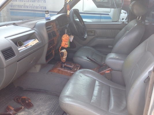 เบาะหนัง คู่หน้า isuzu ดราก้อน 3000 บาท