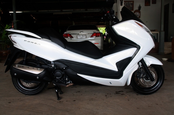 ขาย FORZA 300 สีขาว ปี 2013  สภาพสวย ทะเบียนพร้อมโอน 97000
