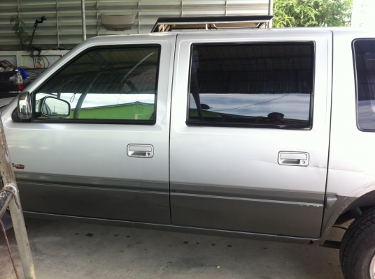 ประตู isuzu dragon ไฟฟ้า สภาพดี ใช้งานได้ปกติ คู่ละ 5000 บาท