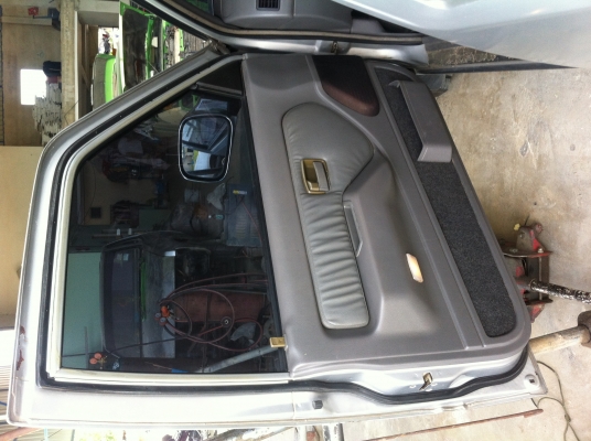 ประตู isuzu dragon ไฟฟ้า สภาพดี ใช้งานได้ปกติ คู่ละ 5000 บาท