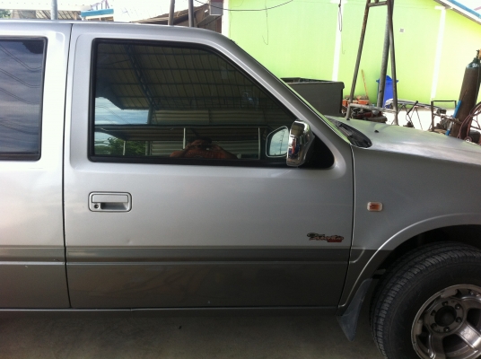 ประตู isuzu dragon ไฟฟ้า สภาพดี ใช้งานได้ปกติ คู่ละ 5000 บาท