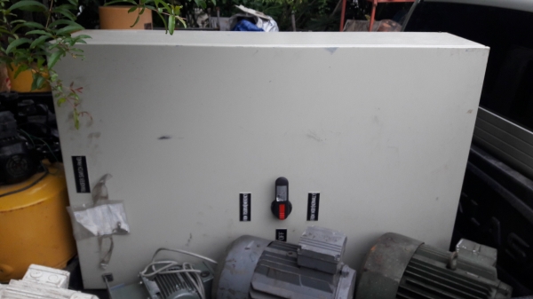 ขาย !! ตู้ไฟ3สาย ใบใหญ่ มีเบรคเกอร์ขนาด500kva.