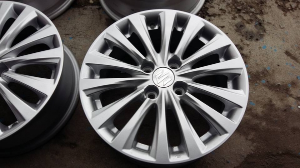 ขายล้อแม็ก suzuki ciaz 15" สนใจติดต่อ ตาเล็ก ล้อและยางครับ 081-3747940