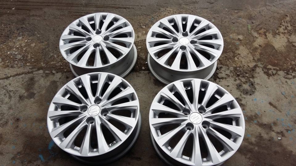 ขายล้อแม็ก suzuki ciaz 15" สนใจติดต่อ ตาเล็ก ล้อและยางครับ 081-3747940