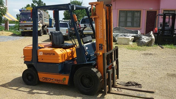 ขายรถยก TOYOTA 5FG20 เครื่องเบนซิน 5k เสาสูง 3 เมตร ยกได้ 2 ตัน เกียร์ธรรมดา รถนอกนำเข้า คิดต่อ 098-7962549