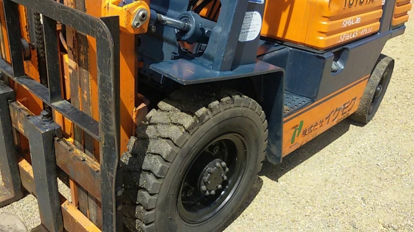 ขายรถยก TOYOTA 5FG20 เครื่องเบนซิน 5k เสาสูง 3 เมตร ยกได้ 2 ตัน เกียร์ธรรมดา รถนอกนำเข้า คิดต่อ 098-7962549 ขายรถยก TOYOTA 5FG20 เครื่องเบนซิน 5k เสาสูง 3 เมตร ยกได้ 2 ตัน เกียร์ธรรมดา รถนอกนำเข้า คิดต่อ 098-7962549