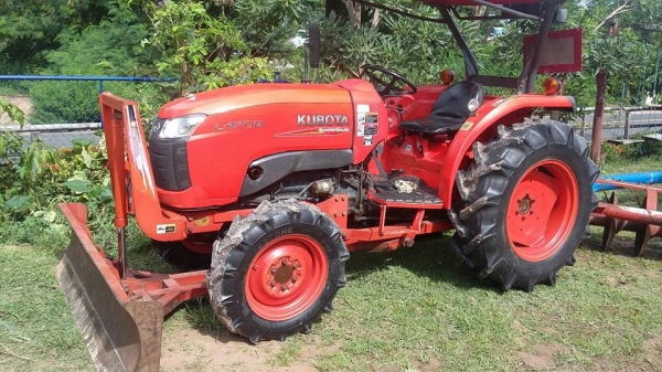 ขายรถไถ KUBOTA L4708 อุปกรณ์ ดันหน้า ผานหลัง รถสวยสภาพดี ใช้งาน1411ชั่วโมง สภาพพร้อมใช้งาน เอกสารเล่มทะเบียนพร้อมโอน ราคา370,000 สนใจโทร 090-8588220คุณนะ 093-3258446คุณบิว หรือเข้าดูสินค้าอื่นๆได้ที่ www.narong2truck.com หรือ www.truck.in.th/498 หรือเพจFa