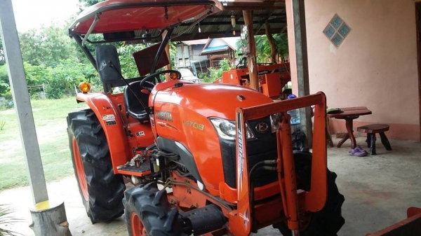 ขายรถไถ KUBOTA L4708 อุปกรณ์ ดันหน้า ผานหลัง รถสวยสภาพดี ใช้งาน1411ชั่วโมง สภาพพร้อมใช้งาน เอกสารเล่มทะเบียนพร้อมโอน ราคา370,000 สนใจโทร 090-8588220คุณนะ 093-3258446คุณบิว หรือเข้าดูสินค้าอื่นๆได้ที่ www.narong2truck.com หรือ www.truck.in.th/498 หรือเพจFa