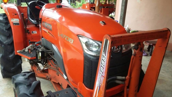 ขายรถไถ KUBOTA L4708 อุปกรณ์ ดันหน้า ผานหลัง รถสวยสภาพดี ใช้งาน1411ชั่วโมง สภาพพร้อมใช้งาน เอกสารเล่มทะเบียนพร้อมโอน ราคา370,000 สนใจโทร 090-8588220คุณนะ 093-3258446คุณบิว หรือเข้าดูสินค้าอื่นๆได้ที่ www.narong2truck.com หรือ www.truck.in.th/498 หรือเพจFa
