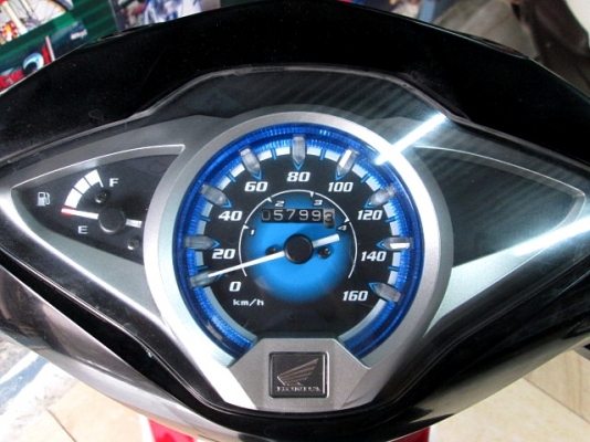 wave 125 i สต๊าทมือ สีขาว พิมพ์นิยม ลายใหม่ล่าสุด เครื่องยนต์ 125 ซีซี.หัวฉีด PGM-Fi ประหยัดน้ำมัน แ