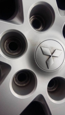 ขายล้อแม็ก mitsu pajero 16" ยางปี12 สนใจติดต่อ ตาเล็ก ล้อและยางครับ 081-3747940