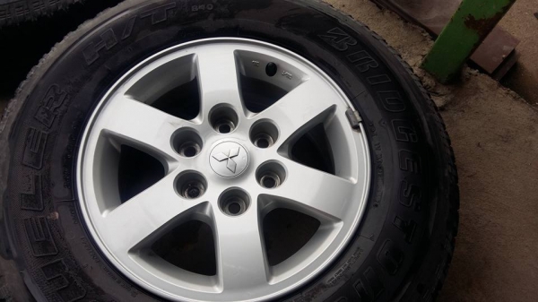 ขายล้อแม็ก mitsu pajero 16" ยางปี12 สนใจติดต่อ ตาเล็ก ล้อและยางครับ 081-3747940