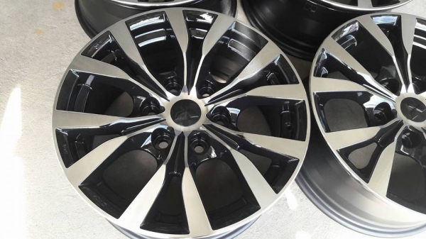 ขายล้อแม็ก mitsu pajero 17" สีดำหน้าเงา สนใจติดต่อ ตาเล็ก ล้อและยางครับ 081-3747940 ขายล้อแม็ก mitsu pajero 17" สีดำหน้าเงา สนใจติดต่อ ตาเล็ก ล้อและยางครับ 081-3747940