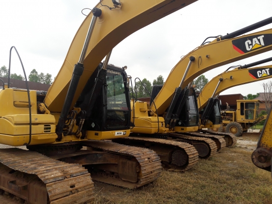 ขาย CAT 320 D  สเปกญี่ปุ่น ตัวแรง รถซื้อจากเมโทป้ายแดงครับมี3ตัวเช็คช่างศูนย์ตลอดเอกสารเล่มพร้อมโอน ชั่วโมง ตั้งแต่8000-10,900