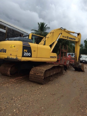 ขายด่วน รถแบคโฮ  komatsu   Pc200  รุ่น  8  สภาพดีมาก  พร้อมใช้งาน  เอกสารพร้อม