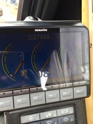 ขายด่วน รถแบคโฮ  komatsu   Pc200  รุ่น  8  สภาพดีมาก  พร้อมใช้งาน  เอกสารพร้อม