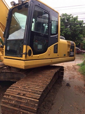 ขายด่วน รถแบคโฮ  komatsu   Pc200  รุ่น  8  สภาพดีมาก  พร้อมใช้งาน  เอกสารพร้อม