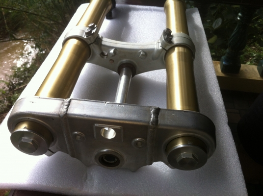 ขายโช้คหัวกลับ USD ของไทรอั้มแกนใสพร้อมใช้