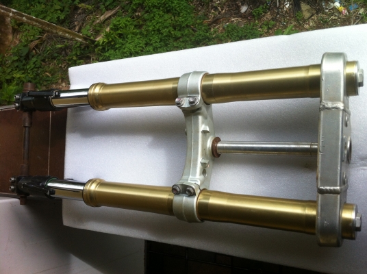 ขายโช้คหัวกลับ USD ของไทรอั้มแกนใสพร้อมใช้