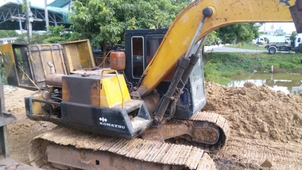 ขายรถแมคโค PC-100-3 ช่วงล่างเปลี่ยนใหม่ เครื่องเดิมปั้มเดิม แผ่นยาว 70 ซม.   รถทำงานอยู่ ขายไม่แพงครับ