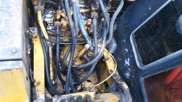 ขายรถแมคโค PC-100-3 ช่วงล่างเปลี่ยนใหม่ เครื่องเดิมปั้มเดิม แผ่นยาว 70 ซม.   รถทำงานอยู่ ขายไม่แพงครับ