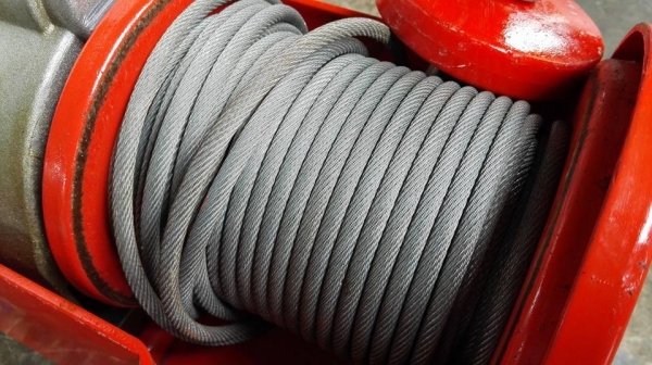 ** SOLD ** รอกสลิง ELECTRIC HOIST 1000 kg. สลิงยาว 18 m. ไฟบ้าน 220V สวยสดแน่นมาเทสได้