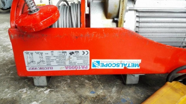 ** SOLD ** รอกสลิง ELECTRIC HOIST 1000 kg. สลิงยาว 18 m. ไฟบ้าน 220V สวยสดแน่นมาเทสได้