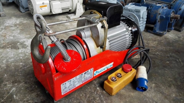 ** SOLD ** รอกสลิง ELECTRIC HOIST 1000 kg. สลิงยาว 18 m. ไฟบ้าน 220V สวยสดแน่นมาเทสได้