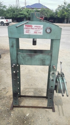 ** SOLD ** แท่นอัดไฮดรอลิคมือโยก TOYO 30 T. สภาพเดิมๆสีเดิมๆเทสให้แล้วพร้อมใช้ (ไม่มีเหล็กรับชิ้นงาน!!)