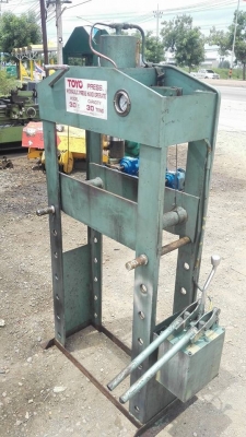 ** SOLD ** แท่นอัดไฮดรอลิคมือโยก TOYO 30 T. สภาพเดิมๆสีเดิมๆเทสให้แล้วพร้อมใช้ (ไม่มีเหล็กรับชิ้นงาน!!)