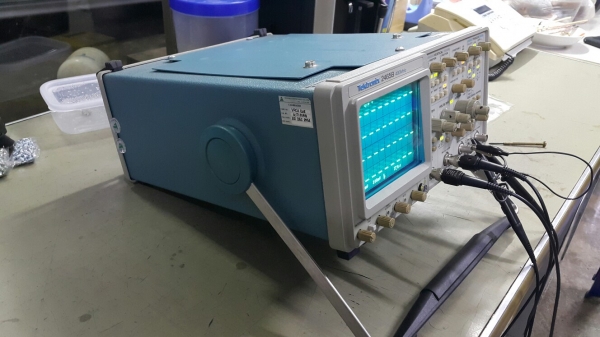 ขาย oscilloscope tektrinix 400MHz ขาย oscilloscope tektrinix 400MHz