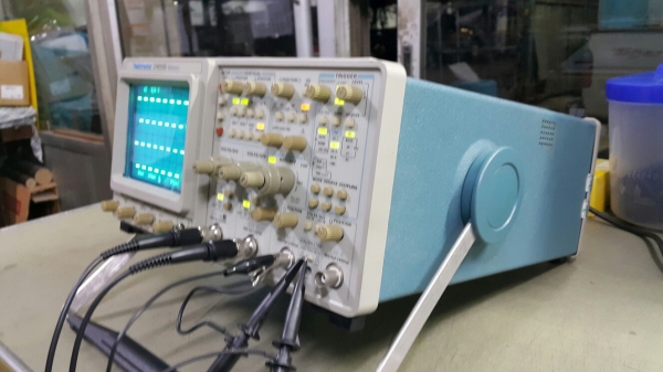 ขาย oscilloscope tektrinix 400MHz ขาย oscilloscope tektrinix 400MHz