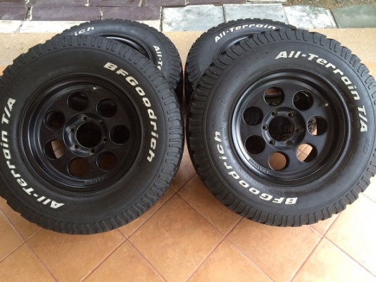 ขายล้อแม็ก PIAA ขอบ 16 พร้อมยาง BF 265 75 ปี12 ครับ