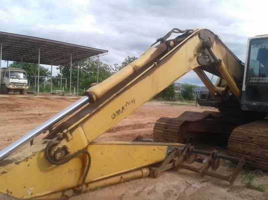 ขายด่วน KOMATSU PC200-5 คอลโทลสั้นชีเรียลสูง เครื่องเปลี่ยน ปั้มเดิม เครื่องดีปั้มดีเยี่ยม ตัวเดินดีเงียบทั้งสองข้าง เฟรมสวย โซ่ช่วงล่างเต็ม เอวแน่น เอกสารเล่มทะเบียน