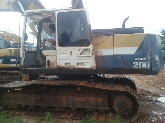 ขายด่วน KOMATSU PC200-5 คอลโทลสั้นชีเรียลสูง เครื่องเปลี่ยน ปั้มเดิม เครื่องดีปั้มดีเยี่ยม ตัวเดินดีเงียบทั้งสองข้าง เฟรมสวย โซ่ช่วงล่างเต็ม เอวแน่น เอกสารเล่มทะเบียน