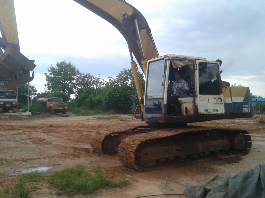 ขายด่วน KOMATSU PC200-5 คอลโทลสั้นชีเรียลสูง เครื่องเปลี่ยน ปั้มเดิม เครื่องดีปั้มดีเยี่ยม ตัวเดินดีเงียบทั้งสองข้าง เฟรมสวย โซ่ช่วงล่างเต็ม เอวแน่น เอกสารเล่มทะเบียน